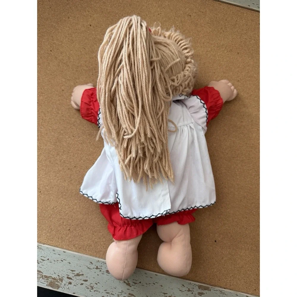 Cabbage Patch Kids‎ 1982 Girl Doll Tan Hair Green Eyes Dimples